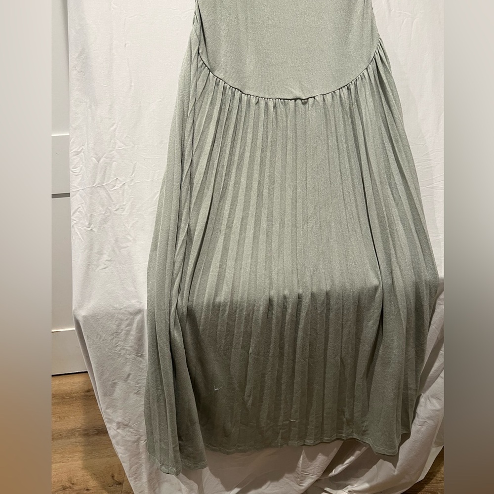 Lioness Sage Green Ruched Off Shoulder Maxi Dress Pleated Skirt XXL NWT - Picture 5 of 12